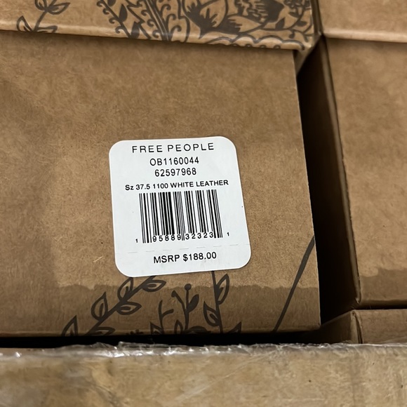 NEW FREE PEOPLE James Chelsea Boots White Leather Chunky Gum Sole - Picture 15 of 16